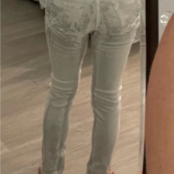 AG white with silver spray. - Picture 2 of 2